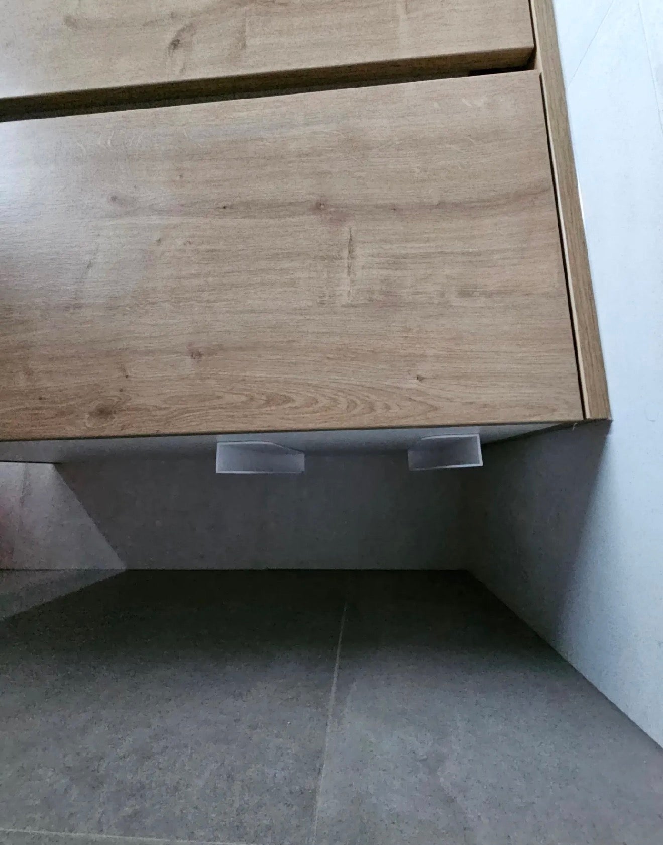 Baderomsvekt holder