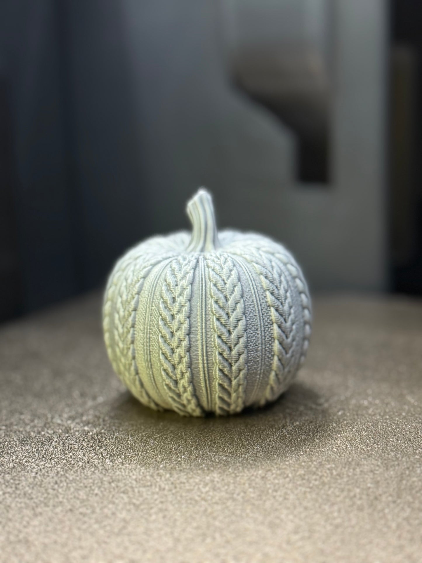 Strikket gresskar (i plast)