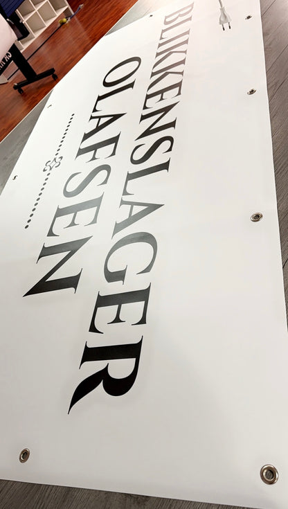 Banner på løpemeter – ferdig printet og maljet