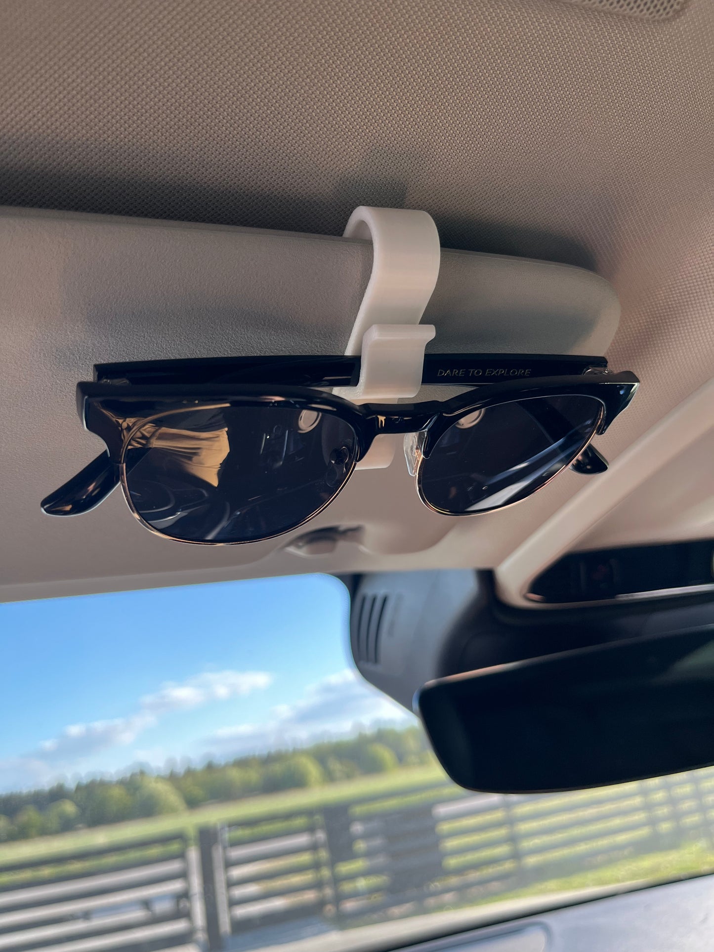 Solbrille holder til bil